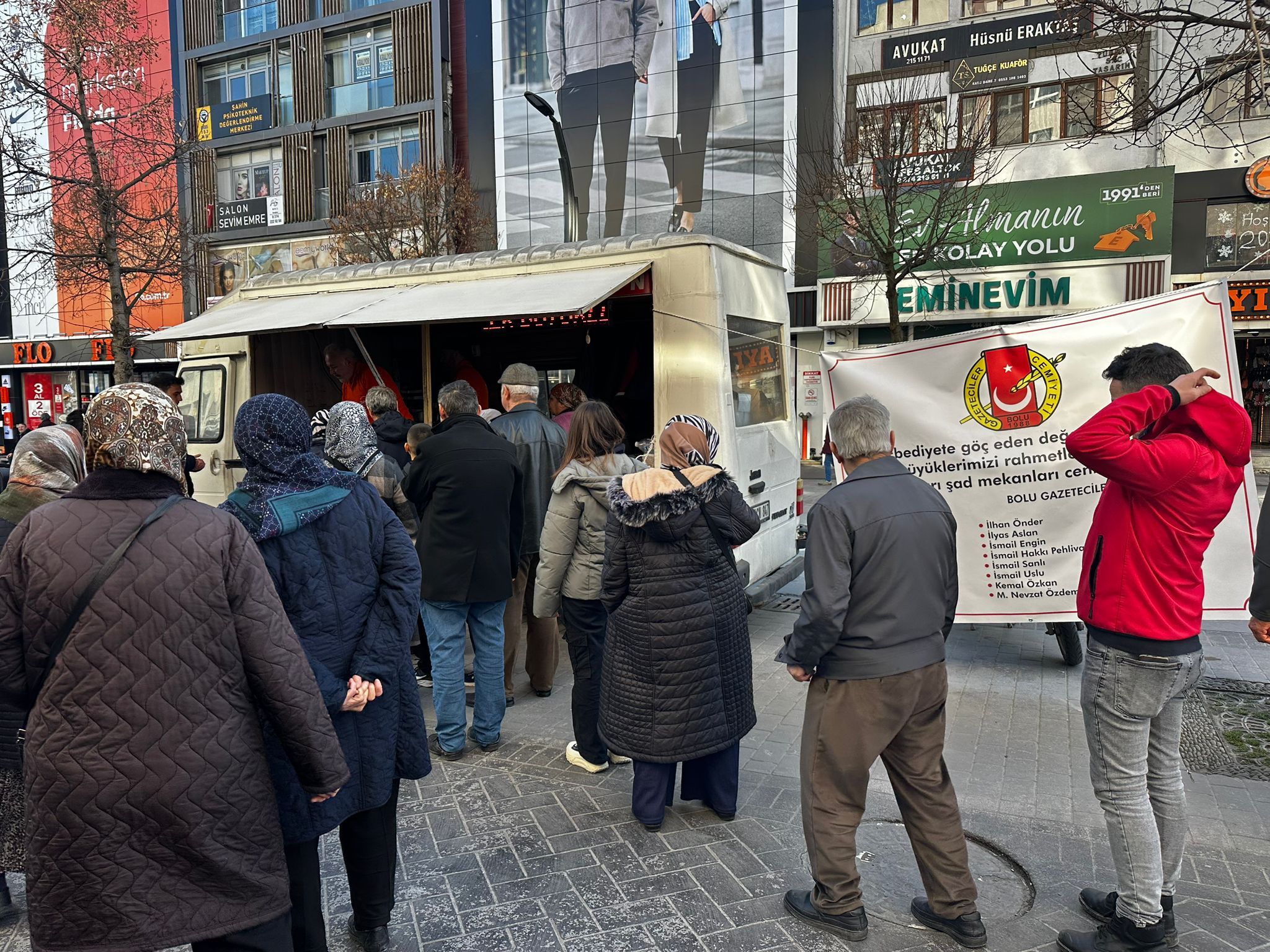 BGC EBEDİYETE GÖÇ EDEN GAZETECİLER İÇİN LOKMA DÖKTÜRDÜ